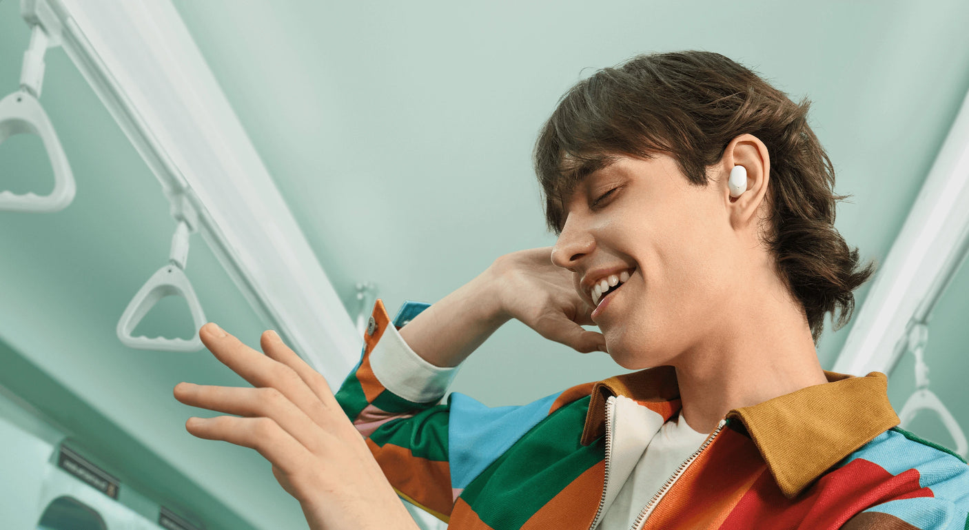Redmi Buds 6 Play slušalice lifestyle prikaz